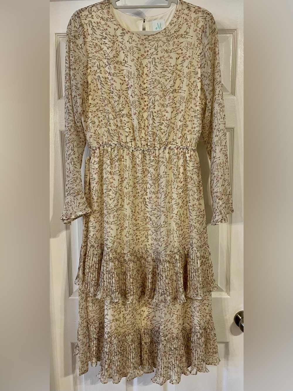 The Mint Julep Boutique Floral & Cream Long Sleeve Ruffle Hem Midi Dress Size M